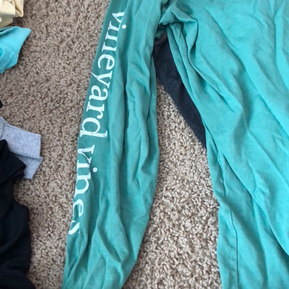 Vineyard vines long sleeve - Picture 3 of 4